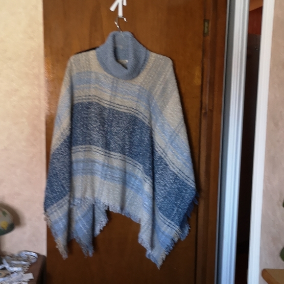 OS turtle neck shawl - Picture 2 of 3